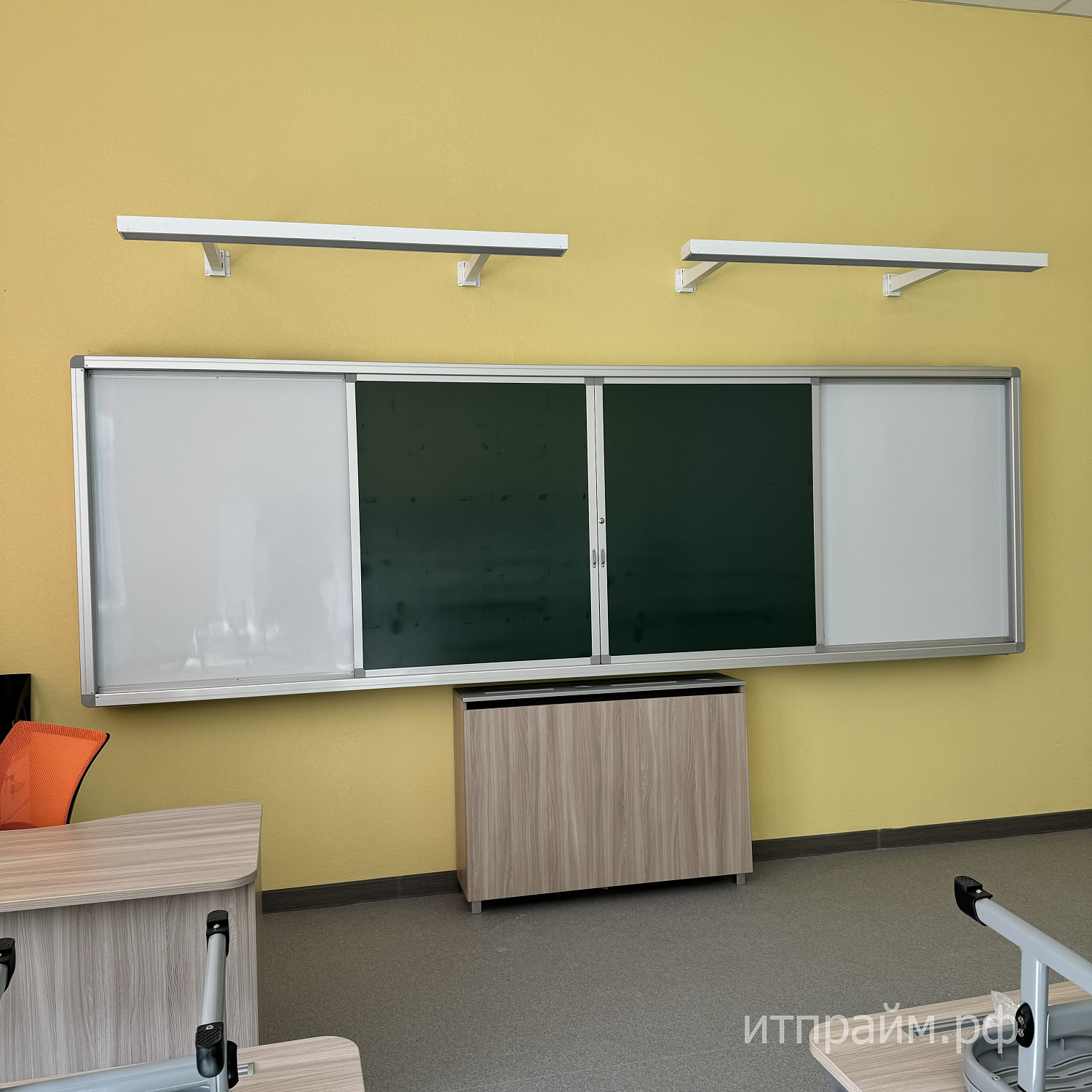 Новое здание школы на улице Рощинской в Чкаловском районе г. Екатеринбурга (МАОУ СОШ №300)